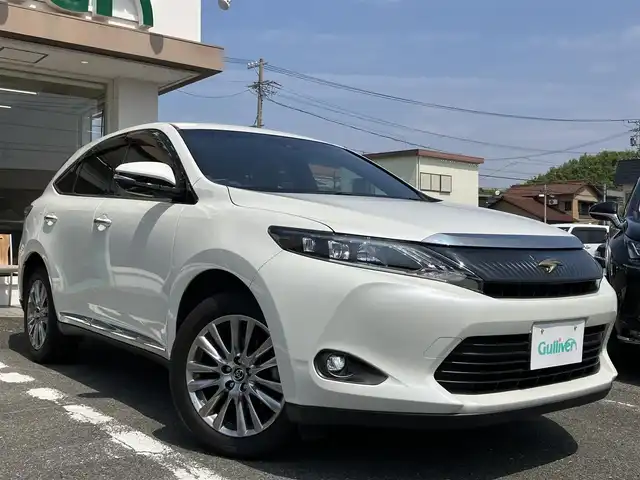 トヨタ ハリアー プレミアム 三重県 2016(平28)年 5.5万km ホワイトパールクリスタルシャイン パノラマムーンルーフ/パワーバックドア/LDA(レーンディパーチャーアラート)/♪純正ナビ/　・フルセグTV ・CD録音/　・DVD再生・Bluetooth/♪バックカメラ/♪クルーズコントロール/♪スマートキー×2/♪プッシュスタート/♪ハーフレザーシート/♪D席パワーシート/♪革巻ステアリング/♪ステアリングスイッチ/♪アイドリングストップ/♪純正18インチAW/♪LEDヘッドライト/♪LEDフォグライト/♪オートライト/♪オートハイビーム/♪オートリトラクタブルミラー/♪フロアマット/♪ドアバイザー/♪ビルトインETC/♪サイド/カーテン/ニーエアバック