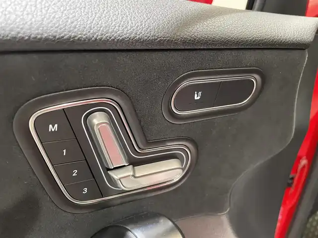 メルセデス・ベンツ Ｍ・ベンツ Ａ２００ｄ AMGライン 愛知県 2019(令1)年 5.5万km ジュピターレッド ＭＢＵＸ　/フルセグＴＶ　/Ｂｌｕｅｔｏｏｔｈ　/バックカメラ　/ＵＳＢ　/ハーフレザー　/シートヒーター/ＡＣＣ　/ＬＫＡ　/ＬＤＷ　/ＢＳＭ　/ワイヤレスチャージ　/コーナーセンサー　/ドライブレコーダー　/ＥＴＣ２．０/プッシュスタート/ウィンカーミラー/アイドリングストップ