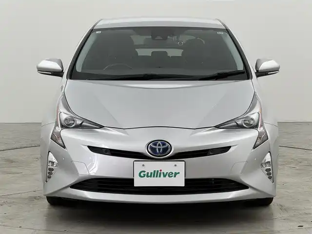 トヨタ プリウス A ツーリングセレクション 福岡県 2018(平30)年 3.7万km シルバーM 純正９型ナビ／フルセグＴＶ　/バックカメラ　/ビルトインＥＴＣ　/前後ドラレコ　/レーダークルコン　/コーナーセンサー　/トヨタセーフティセンス　/アクセル踏み間違い防止　/パーキングアシスト　/シートヒーター　/ＨＵＤ