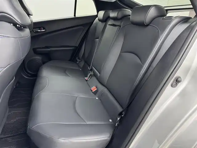 トヨタ プリウス A ツーリングセレクション 福岡県 2018(平30)年 3.7万km シルバーM 純正９型ナビ／フルセグＴＶ　/バックカメラ　/ビルトインＥＴＣ　/前後ドラレコ　/レーダークルコン　/コーナーセンサー　/トヨタセーフティセンス　/アクセル踏み間違い防止　/パーキングアシスト　/シートヒーター　/ＨＵＤ