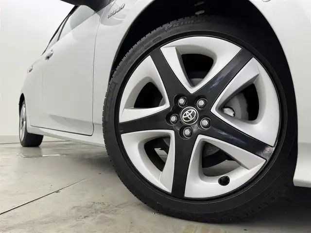 トヨタ プリウス A ツーリングセレクション 福岡県 2018(平30)年 3.7万km シルバーM 純正９型ナビ／フルセグＴＶ　/バックカメラ　/ビルトインＥＴＣ　/前後ドラレコ　/レーダークルコン　/コーナーセンサー　/トヨタセーフティセンス　/アクセル踏み間違い防止　/パーキングアシスト　/シートヒーター　/ＨＵＤ