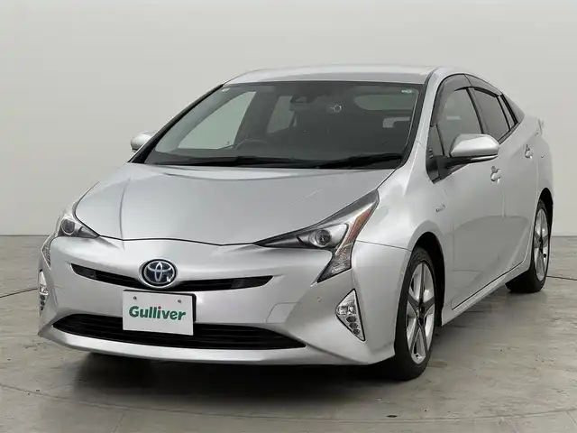 トヨタ プリウス A ツーリングセレクション 福岡県 2018(平30)年 3.7万km シルバーM 純正９型ナビ／フルセグＴＶ　/バックカメラ　/ビルトインＥＴＣ　/前後ドラレコ　/レーダークルコン　/コーナーセンサー　/トヨタセーフティセンス　/アクセル踏み間違い防止　/パーキングアシスト　/シートヒーター　/ＨＵＤ
