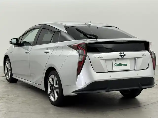 トヨタ プリウス A ツーリングセレクション 福岡県 2018(平30)年 3.7万km シルバーM 純正９型ナビ／フルセグＴＶ　/バックカメラ　/ビルトインＥＴＣ　/前後ドラレコ　/レーダークルコン　/コーナーセンサー　/トヨタセーフティセンス　/アクセル踏み間違い防止　/パーキングアシスト　/シートヒーター　/ＨＵＤ