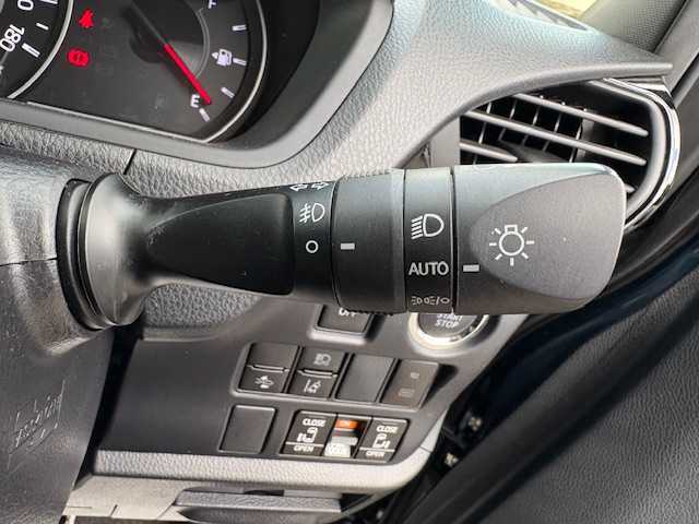 トヨタ ノア Si ダブルバイビーⅢ 大阪府 2020(令2)年 3万km ブラッキッシュアゲハガラスフレーク 純正10型ナビ/バックカメラ/フルセグ/プリクラッシュセーフティ/クルーズコントロール/クリアランスソナー/両側パワースライドドア/ドライブレコーダー/ビルトインETC2.0/ハーフレザーシート/LEDヘッドライト/純正アルミホイール/スマートキー×2