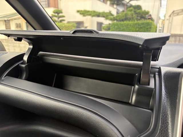 トヨタ ノア Si ダブルバイビーⅢ 大阪府 2020(令2)年 3万km ブラッキッシュアゲハガラスフレーク 純正10型ナビ/バックカメラ/フルセグ/プリクラッシュセーフティ/クルーズコントロール/クリアランスソナー/両側パワースライドドア/ドライブレコーダー/ビルトインETC2.0/ハーフレザーシート/LEDヘッドライト/純正アルミホイール/スマートキー×2