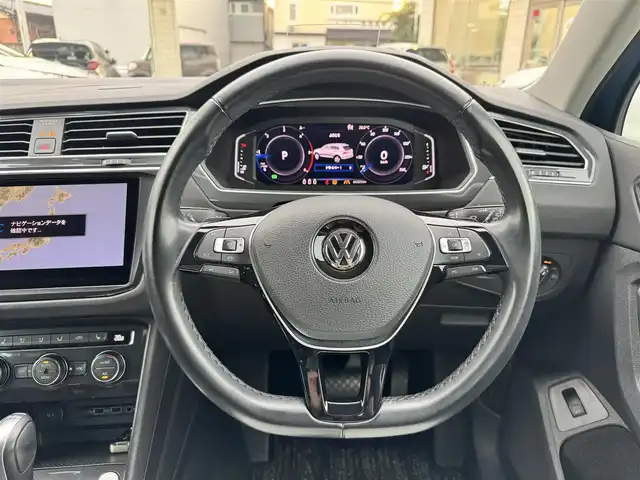 フォルクスワーゲン ティグアン TDI 4モーション ハイライン 埼玉県 2019(令1)年 6.6万km 青Ｍ 純正ナビ/フルセグTV/FM/AM/BT/App Connect、Android Auto、Mirror Link/純正ドラレコ前後/ビルトインETC2.0/バックカメラ/全周囲カメラ/クルーズコントロール 追従機能あり/レーンキープ/パワーバックドア/MT機能付きAT/パドルシフト/パーキングアシスト/シートヒーター(前席、後席)/社外ルーフBOX/レール（THULE）/サマータイヤ（Continental） タイヤのみ/全席オートPW/ステアリングリモコン/プッシュスタート/モード切替（エコ/ノーマル/スポーツ/雪/オフロード）/USB×3(前席×2、後席×1)/シガソケ12V/オートライト/スマートキー×2