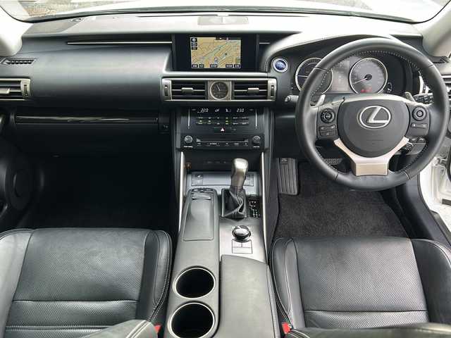 レクサス ＩＳ 300h バージョンL 広島県 2014(平26)年 8.8万km ホワイトパールクリスタルシャイン 禁煙/純正ナビ/CD/DVD/DTV/Bluetooth/Blu-ray/バックカメラ/クルーズコントロール/黒革シート/シートヒーター/シートベンチレーション/パワーシート/メモリーシート/クリアランスソナー/LEDオートライト/ビルトインETC/ステアリングスイッチ/パドルシフト/純正フロアマット/スマートキー/プッシュスタート