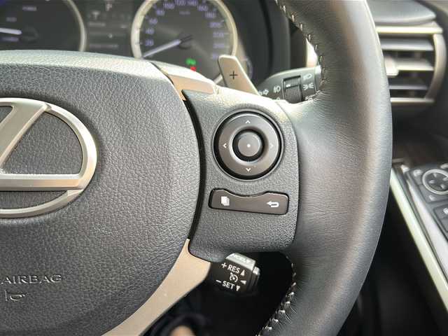 レクサス ＩＳ 300h バージョンL 広島県 2014(平26)年 8.8万km ホワイトパールクリスタルシャイン 禁煙/純正ナビ/CD/DVD/DTV/Bluetooth/Blu-ray/バックカメラ/クルーズコントロール/黒革シート/シートヒーター/シートベンチレーション/パワーシート/メモリーシート/クリアランスソナー/LEDオートライト/ビルトインETC/ステアリングスイッチ/パドルシフト/純正フロアマット/スマートキー/プッシュスタート