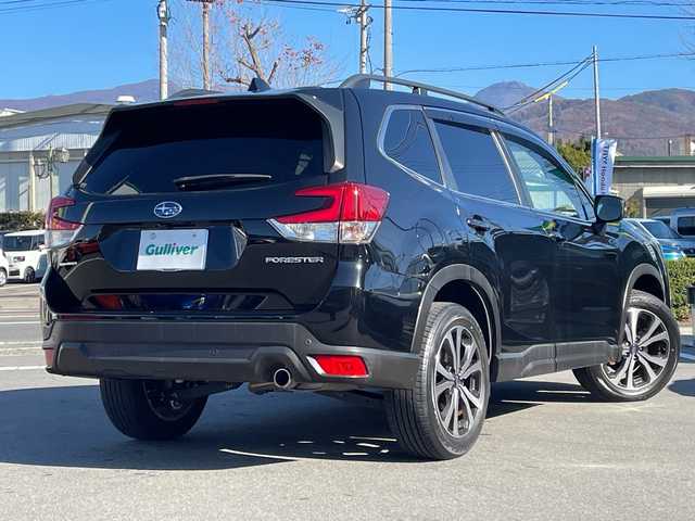 スバル フォレスター プレミアム 長野県 2019(令1)年 4.2万km クリスタルブラックシリカ ８インチ純正ナビ/(CN-FX800DFD)/Bluetooth Audio/ビルドインＥＴＣ/バックカメラ/フロント/サイドカメラ/追従クルーズコントロール/コーナーセンサー/電動リアゲート/ステアリングヒーター/ステアリングスイッチ/本革巻ステアリング/パドルシフト/デジタルインナーミラー/パワーシートＤ＋Ｎ席/シートヒーター（全席）/純正フロアマット/プッシュスタート/オートライト/フォグランプ/ドアバイザー/トノカバー/スマートキー/スペアキー×１/横滑り防止機能/盗難防止機能