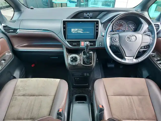 トヨタ エスクァイア Gi プレミアムパッケージ 東京都 2018(平30)年 3.5万km ホワイトパールクリスタルシャイン 純正10インチナビ(NSZN-Z66T)/【AM/FM/DISC/SD/TV/BT】/純正12インチフリップダウンモニター/ビルトインETC2.0/ドライブレコーダー/バックカメラ/クルーズコントロール/両側電動スライドドア/プリクラッシュセーフティ/レーンディパーチャーアラート/アイドリングストップ/ステアリングヒーター/シートヒーター/ハーフレザーシート/コーナーセンサー/LEDヘッドライト/フォグランプ/プッシュスタート/スマートキー/スペアキー×１