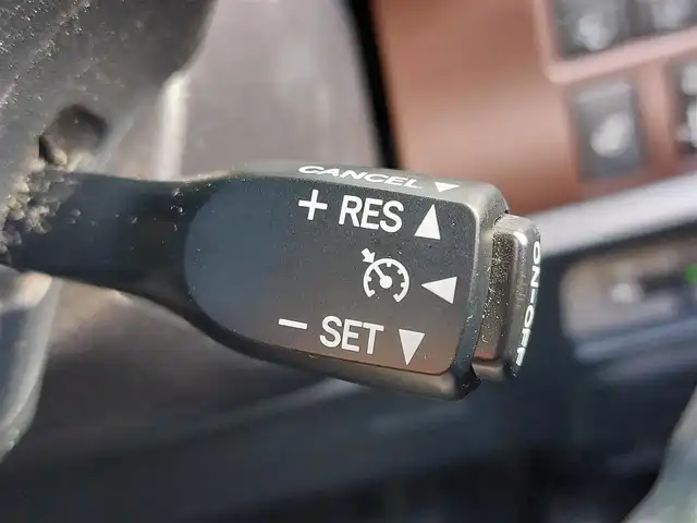 トヨタ エスクァイア Gi プレミアムパッケージ 東京都 2018(平30)年 3.5万km ホワイトパールクリスタルシャイン 純正10インチナビ(NSZN-Z66T)/【AM/FM/DISC/SD/TV/BT】/純正12インチフリップダウンモニター/ビルトインETC2.0/ドライブレコーダー/バックカメラ/クルーズコントロール/両側電動スライドドア/プリクラッシュセーフティ/レーンディパーチャーアラート/アイドリングストップ/ステアリングヒーター/シートヒーター/ハーフレザーシート/コーナーセンサー/LEDヘッドライト/フォグランプ/プッシュスタート/スマートキー/スペアキー×１