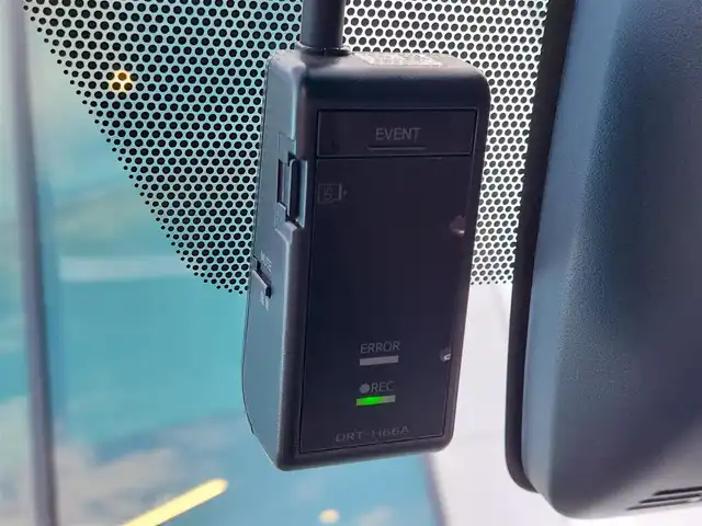 トヨタ エスクァイア Gi プレミアムパッケージ 東京都 2018(平30)年 3.5万km ホワイトパールクリスタルシャイン 純正10インチナビ(NSZN-Z66T)/【AM/FM/DISC/SD/TV/BT】/純正12インチフリップダウンモニター/ビルトインETC2.0/ドライブレコーダー/バックカメラ/クルーズコントロール/両側電動スライドドア/プリクラッシュセーフティ/レーンディパーチャーアラート/アイドリングストップ/ステアリングヒーター/シートヒーター/ハーフレザーシート/コーナーセンサー/LEDヘッドライト/フォグランプ/プッシュスタート/スマートキー/スペアキー×１