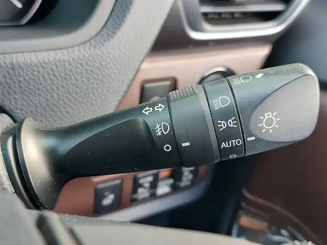 トヨタ エスクァイア Gi プレミアムパッケージ 東京都 2018(平30)年 3.5万km ホワイトパールクリスタルシャイン 純正10インチナビ(NSZN-Z66T)/【AM/FM/DISC/SD/TV/BT】/純正12インチフリップダウンモニター/ビルトインETC2.0/ドライブレコーダー/バックカメラ/クルーズコントロール/両側電動スライドドア/プリクラッシュセーフティ/レーンディパーチャーアラート/アイドリングストップ/ステアリングヒーター/シートヒーター/ハーフレザーシート/コーナーセンサー/LEDヘッドライト/フォグランプ/プッシュスタート/スマートキー/スペアキー×１