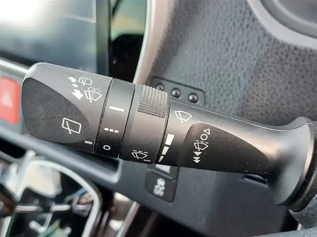 トヨタ エスクァイア Gi プレミアムパッケージ 東京都 2018(平30)年 3.5万km ホワイトパールクリスタルシャイン 純正10インチナビ(NSZN-Z66T)/【AM/FM/DISC/SD/TV/BT】/純正12インチフリップダウンモニター/ビルトインETC2.0/ドライブレコーダー/バックカメラ/クルーズコントロール/両側電動スライドドア/プリクラッシュセーフティ/レーンディパーチャーアラート/アイドリングストップ/ステアリングヒーター/シートヒーター/ハーフレザーシート/コーナーセンサー/LEDヘッドライト/フォグランプ/プッシュスタート/スマートキー/スペアキー×１