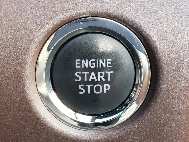 トヨタ エスクァイア Gi プレミアムパッケージ 東京都 2018(平30)年 3.5万km ホワイトパールクリスタルシャイン 純正10インチナビ(NSZN-Z66T)/【AM/FM/DISC/SD/TV/BT】/純正12インチフリップダウンモニター/ビルトインETC2.0/ドライブレコーダー/バックカメラ/クルーズコントロール/両側電動スライドドア/プリクラッシュセーフティ/レーンディパーチャーアラート/アイドリングストップ/ステアリングヒーター/シートヒーター/ハーフレザーシート/コーナーセンサー/LEDヘッドライト/フォグランプ/プッシュスタート/スマートキー/スペアキー×１