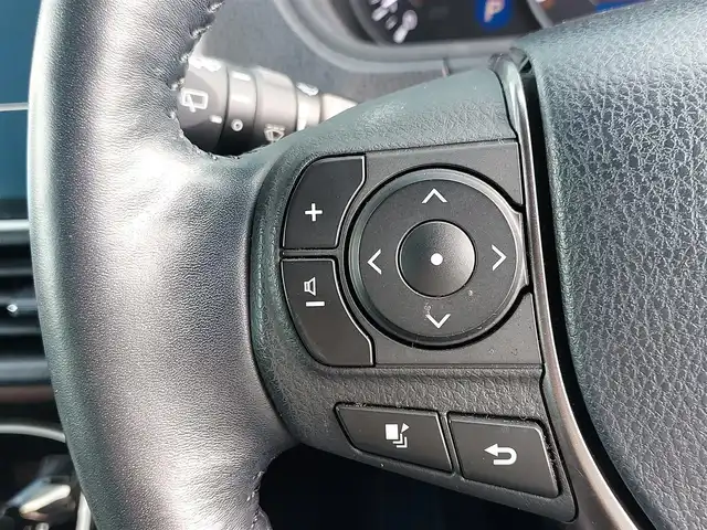 トヨタ エスクァイア Gi プレミアムパッケージ 東京都 2018(平30)年 3.5万km ホワイトパールクリスタルシャイン 純正10インチナビ(NSZN-Z66T)/【AM/FM/DISC/SD/TV/BT】/純正12インチフリップダウンモニター/ビルトインETC2.0/ドライブレコーダー/バックカメラ/クルーズコントロール/両側電動スライドドア/プリクラッシュセーフティ/レーンディパーチャーアラート/アイドリングストップ/ステアリングヒーター/シートヒーター/ハーフレザーシート/コーナーセンサー/LEDヘッドライト/フォグランプ/プッシュスタート/スマートキー/スペアキー×１