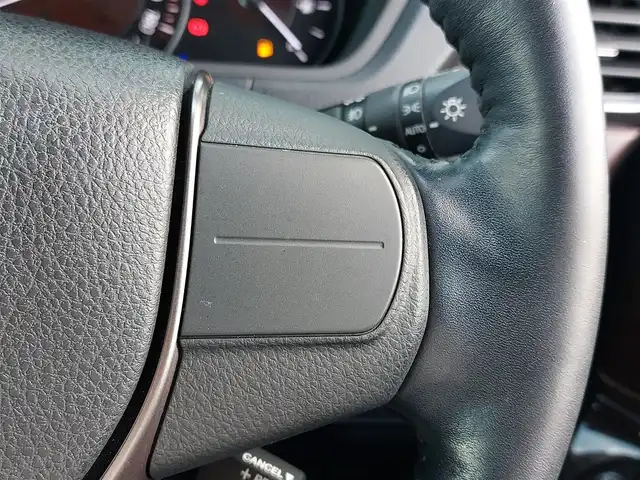 トヨタ エスクァイア Gi プレミアムパッケージ 東京都 2018(平30)年 3.5万km ホワイトパールクリスタルシャイン 純正10インチナビ(NSZN-Z66T)/【AM/FM/DISC/SD/TV/BT】/純正12インチフリップダウンモニター/ビルトインETC2.0/ドライブレコーダー/バックカメラ/クルーズコントロール/両側電動スライドドア/プリクラッシュセーフティ/レーンディパーチャーアラート/アイドリングストップ/ステアリングヒーター/シートヒーター/ハーフレザーシート/コーナーセンサー/LEDヘッドライト/フォグランプ/プッシュスタート/スマートキー/スペアキー×１