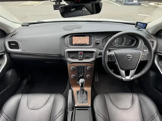 ボルボ Ｖ４０ D4 インスクリプション 千葉県 2017(平29)年 3.9万km 白 ワンオーナー車/衝突軽減ブレーキ/レーンキープアシスト/ブラインドスポットモニター/純正ナビ/バックカメラ/Bluetooth/黒レザーシート/シートヒーター/ドライブレコーダー/社外レーダー/純正17インチAW/LEDライト/ETC/スマートキー/保証書・取説/スペアキー