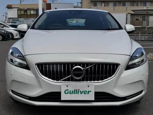ボルボ Ｖ４０ D4 インスクリプション 千葉県 2017(平29)年 3.9万km 白 ワンオーナー車/衝突軽減ブレーキ/レーンキープアシスト/ブラインドスポットモニター/純正ナビ/バックカメラ/Bluetooth/黒レザーシート/シートヒーター/ドライブレコーダー/社外レーダー/純正17インチAW/LEDライト/ETC/スマートキー/保証書・取説/スペアキー