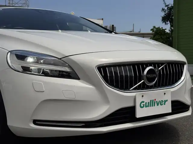 ボルボ Ｖ４０ D4 インスクリプション 千葉県 2017(平29)年 3.9万km 白 ワンオーナー車/衝突軽減ブレーキ/レーンキープアシスト/ブラインドスポットモニター/純正ナビ/バックカメラ/Bluetooth/黒レザーシート/シートヒーター/ドライブレコーダー/社外レーダー/純正17インチAW/LEDライト/ETC/スマートキー/保証書・取説/スペアキー