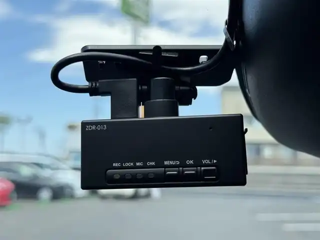 ボルボ Ｖ４０ D4 インスクリプション 千葉県 2017(平29)年 3.9万km 白 ワンオーナー車/衝突軽減ブレーキ/レーンキープアシスト/ブラインドスポットモニター/純正ナビ/バックカメラ/Bluetooth/黒レザーシート/シートヒーター/ドライブレコーダー/社外レーダー/純正17インチAW/LEDライト/ETC/スマートキー/保証書・取説/スペアキー