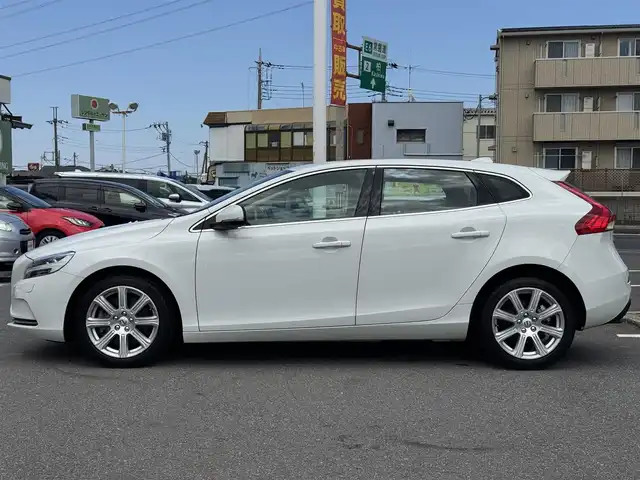 ボルボ Ｖ４０ D4 インスクリプション 千葉県 2017(平29)年 3.9万km 白 ワンオーナー車/衝突軽減ブレーキ/レーンキープアシスト/ブラインドスポットモニター/純正ナビ/バックカメラ/Bluetooth/黒レザーシート/シートヒーター/ドライブレコーダー/社外レーダー/純正17インチAW/LEDライト/ETC/スマートキー/保証書・取説/スペアキー