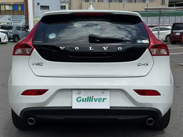 ボルボ Ｖ４０ D4 インスクリプション 千葉県 2017(平29)年 3.9万km 白 ワンオーナー車/衝突軽減ブレーキ/レーンキープアシスト/ブラインドスポットモニター/純正ナビ/バックカメラ/Bluetooth/黒レザーシート/シートヒーター/ドライブレコーダー/社外レーダー/純正17インチAW/LEDライト/ETC/スマートキー/保証書・取説/スペアキー