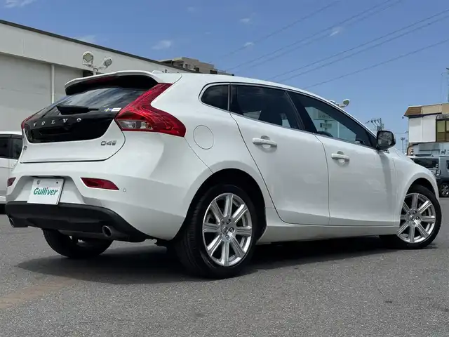 ボルボ Ｖ４０ D4 インスクリプション 千葉県 2017(平29)年 3.9万km 白 ワンオーナー車/衝突軽減ブレーキ/レーンキープアシスト/ブラインドスポットモニター/純正ナビ/バックカメラ/Bluetooth/黒レザーシート/シートヒーター/ドライブレコーダー/社外レーダー/純正17インチAW/LEDライト/ETC/スマートキー/保証書・取説/スペアキー