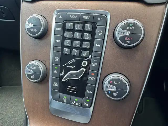 ボルボ Ｖ４０ D4 インスクリプション 千葉県 2017(平29)年 3.9万km 白 ワンオーナー車/衝突軽減ブレーキ/レーンキープアシスト/ブラインドスポットモニター/純正ナビ/バックカメラ/Bluetooth/黒レザーシート/シートヒーター/ドライブレコーダー/社外レーダー/純正17インチAW/LEDライト/ETC/スマートキー/保証書・取説/スペアキー