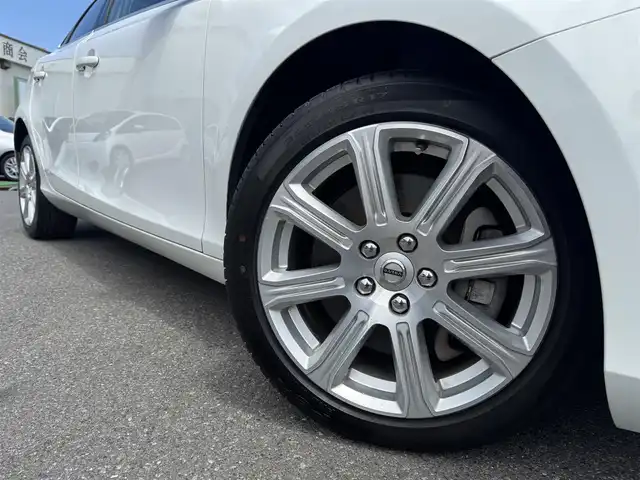 ボルボ Ｖ４０ D4 インスクリプション 千葉県 2017(平29)年 3.9万km 白 ワンオーナー車/衝突軽減ブレーキ/レーンキープアシスト/ブラインドスポットモニター/純正ナビ/バックカメラ/Bluetooth/黒レザーシート/シートヒーター/ドライブレコーダー/社外レーダー/純正17インチAW/LEDライト/ETC/スマートキー/保証書・取説/スペアキー