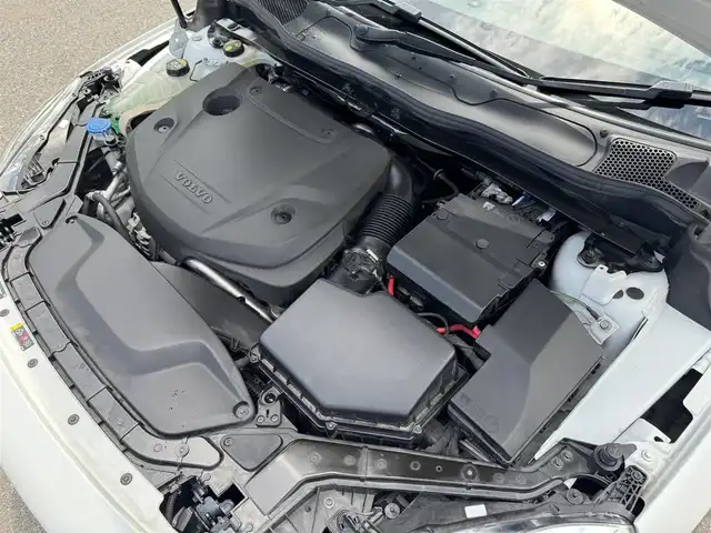 ボルボ Ｖ４０ D4 インスクリプション 千葉県 2017(平29)年 3.9万km 白 ワンオーナー車/衝突軽減ブレーキ/レーンキープアシスト/ブラインドスポットモニター/純正ナビ/バックカメラ/Bluetooth/黒レザーシート/シートヒーター/ドライブレコーダー/社外レーダー/純正17インチAW/LEDライト/ETC/スマートキー/保証書・取説/スペアキー