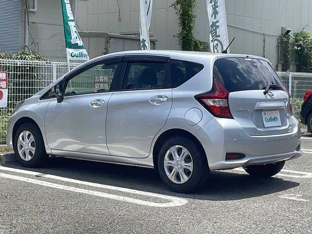 日産 ノート X Vセレクション 兵庫県 2020(令2)年 1.6万km ブリリアントシルバー 登録時走行距離15109km/ストラーダメモリーナビ/フルセグTV/Bluetooth/バックカメラ/エマージェンシースブレーキ/VDC/車線逸脱警報/踏み間違い衝突防止アシスト/フロント、バックソナー/プッシュスタート/スマートキー×２/オートライト/取扱説明書・保証書