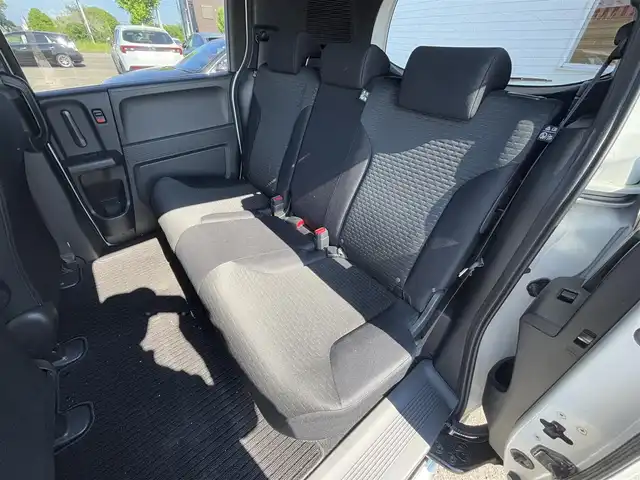 ホンダ フリード スパイク ハイブリット ジャストセレクション 徳島県 2014(平26)年 9.5万km ホワイトオーキッドパール 社外SDナビ　VXM-152VFi/　AM/FM/BT/SD/DISC/Music Rac/フルセグ/ドライブレコーダー/後席用モニター　VM-155EN/ビルトインETC/両側電動スライドドア/バックカメラ/クルーズコントロール/社外15インチアルミホイール　SPORT KRONE/ドアバイザー/純正フロアマット/オートライト/スマートキー/スペアキー/E CON/新車時保証書/新車時取扱説明書