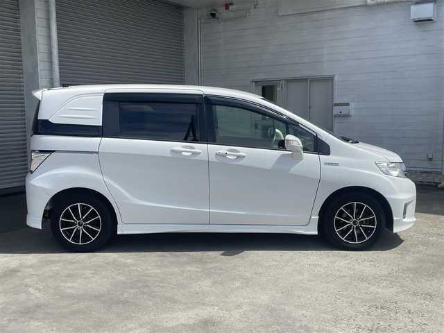 ホンダ フリード スパイク ハイブリット ジャストセレクション 茨城県 2014(平26)年 9.5万km ホワイトオーキッドパール (株)IDOMが運営する【じしゃロン水戸店】の自社ローン専用車両になりますこちらは現金またはオートローンご利用時の価格です。自社ローンご希望の方は別途その旨お申付け下さい/純正ナビ/-CD DVD BT フルセグTV-/フリップダウンモニター/両側パワスラ/スペアキー/バックカメラ