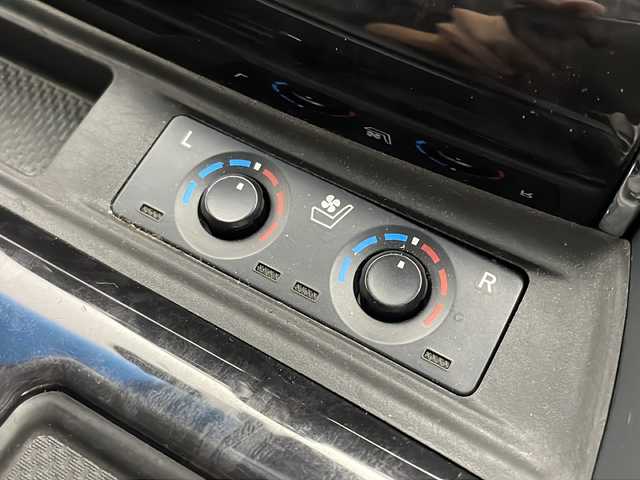 トヨタ アルファード S Cパッケージ 茨城県 2020(令2)年 6万km ホワイトパールクリスタルシャイン トヨタセーフティセンス/サンルーフ/パワーバックドア/純正メモリナビ/　（Bluetooth/フルセグTV）/純正フリップダウンモニター/バックカメラ/デジタルインナーミラー/ドライブレコーダー/ETC2.0/ハンドルヒーター/レーダークルーズコントロール/ステアリングスイッチ/革巻きハンドル/エアーシート/パワーシート/AC100V/ブラインドスポットモニター（BSM）/純正フロアマット/純正アルミホイール/LEDヘッドライト/フォグランプ/オートライト/オートハイビーム/スマートキー