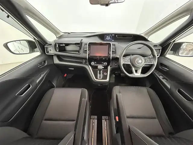 日産 セレナ ハイウェイスター 道央・札幌 2019(令1)年 8.1万km ホワイトパール ・ワンオーナー/・4WD/・セーフティパック/・純正SDナビ（MM518D-L）/　CD/DVD/BR/SD/USB/BT/iPod/AUX/フルセグ/・アラウンドビューモニター/・純正前後ドライブレコーダー/・純正エンジンスターター/・ETC2.0/・両側パワースライドドア/・純正フロアマット/・プロパイロット/・パーキングサポート/・エマージェンシーブレーキ/・クルーズコントロール/・クリアランスソナー/・LEDヘッドライト/・フロントフォグランプ/・オートライト/・オートハイビーム/・ロードサインアシスト/・リアコーナーセンサー/・スマートキー/・プッシュスタート/・ドアバイザー/・電動格納ウィンカーミラー/・２列目シートバックテーブル