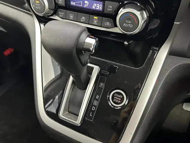 日産 セレナ ハイウェイスター 道央・札幌 2019(令1)年 8.1万km ホワイトパール ・ワンオーナー/・4WD/・セーフティパック/・純正SDナビ（MM518D-L）/　CD/DVD/BR/SD/USB/BT/iPod/AUX/フルセグ/・アラウンドビューモニター/・純正前後ドライブレコーダー/・純正エンジンスターター/・ETC2.0/・両側パワースライドドア/・純正フロアマット/・プロパイロット/・パーキングサポート/・エマージェンシーブレーキ/・クルーズコントロール/・クリアランスソナー/・LEDヘッドライト/・フロントフォグランプ/・オートライト/・オートハイビーム/・ロードサインアシスト/・リアコーナーセンサー/・スマートキー/・プッシュスタート/・ドアバイザー/・電動格納ウィンカーミラー/・２列目シートバックテーブル