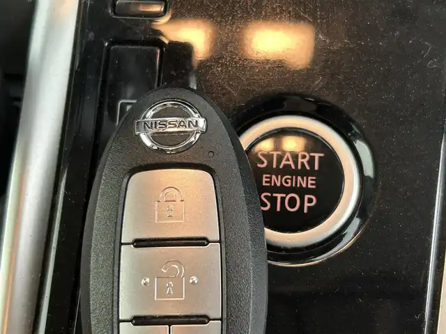日産 セレナ ハイウェイスター 道央・札幌 2019(令1)年 8.1万km ホワイトパール ・ワンオーナー/・4WD/・セーフティパック/・純正SDナビ（MM518D-L）/　CD/DVD/BR/SD/USB/BT/iPod/AUX/フルセグ/・アラウンドビューモニター/・純正前後ドライブレコーダー/・純正エンジンスターター/・ETC2.0/・両側パワースライドドア/・純正フロアマット/・プロパイロット/・パーキングサポート/・エマージェンシーブレーキ/・クルーズコントロール/・クリアランスソナー/・LEDヘッドライト/・フロントフォグランプ/・オートライト/・オートハイビーム/・ロードサインアシスト/・リアコーナーセンサー/・スマートキー/・プッシュスタート/・ドアバイザー/・電動格納ウィンカーミラー/・２列目シートバックテーブル