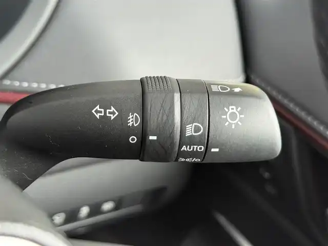 トヨタ ハリアー ＰＨＥＶ Z 愛知県 2023(令5)年 2.8万km プレシャスブラックパール ４WD/純正12.3型ナビ（フルセグ、Bluetooth、AppleCarplay）/全方位カメラ/HUD/BSM/ACC/全席シートヒーター/シートエアコン（D+N)/ハンドルヒーター/100V電源/ETC2.0/デジタルインナーミラー/前後ドラレコ/衝突軽減ブレーキ/レーンキープアシスト/オートハイビーム/LEDヘッドライト/パワーシート（D+N)/パワーバックドア/USB/コーナーセンサー/スマートキー/フォグライト/純正19インチAW/社外フロアマット/三点エアバック/横滑り防止装置