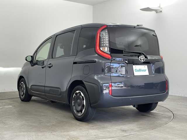 トヨタ シエンタ Z 兵庫県 2022(令4)年 2万km ダークグレー ・純正ディスプレイオーディオ/・Bluetooth/フルセグテレビ/USB/Miracast/Apple car play/Android Auto/・全方位カメラ/・Toyota Safety Sense/・プリクラッシュセーフティ/・レーントレーシングアシスト［LTA］/・レーンディパーチャーアラート［LDA］/・アダプティブハイビームシステム［AHS］/・ロードサインアシスト［RSA］/・プロアクティブドライビングアシスト［PDA］/・発進遅れ告知機能［TMN］/・ブラインドスポットモニター/・パーキングサポートブレーキ（前後方静止物）/・パーキングサポートブレーキ（後方接近車両）/・前後クリアランスソナー/・両側パワースライドドア/・リアシートリマインダー/・ロールサンシェード/・電動格納ミラー/・ステアリングリモコン/・LEDオートライト/・ドアミラーヒーター/・W＋サイドエアバッグ/・カーテンエアバッグ/・ビルドインETC2.0/・スマートキー