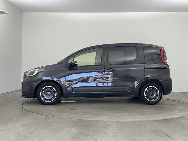 トヨタ シエンタ Z 兵庫県 2022(令4)年 2万km ダークグレー ・純正ディスプレイオーディオ/・Bluetooth/フルセグテレビ/USB/Miracast/Apple car play/Android Auto/・全方位カメラ/・Toyota Safety Sense/・プリクラッシュセーフティ/・レーントレーシングアシスト［LTA］/・レーンディパーチャーアラート［LDA］/・アダプティブハイビームシステム［AHS］/・ロードサインアシスト［RSA］/・プロアクティブドライビングアシスト［PDA］/・発進遅れ告知機能［TMN］/・ブラインドスポットモニター/・パーキングサポートブレーキ（前後方静止物）/・パーキングサポートブレーキ（後方接近車両）/・前後クリアランスソナー/・両側パワースライドドア/・リアシートリマインダー/・ロールサンシェード/・電動格納ミラー/・ステアリングリモコン/・LEDオートライト/・ドアミラーヒーター/・W＋サイドエアバッグ/・カーテンエアバッグ/・ビルドインETC2.0/・スマートキー