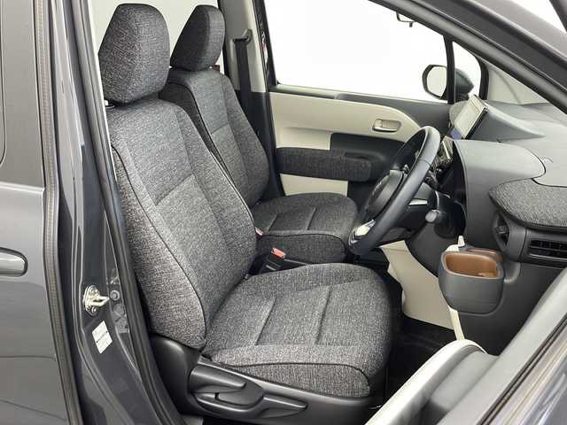 トヨタ シエンタ Z 兵庫県 2022(令4)年 2万km ダークグレー ・純正ディスプレイオーディオ/・Bluetooth/フルセグテレビ/USB/Miracast/Apple car play/Android Auto/・全方位カメラ/・Toyota Safety Sense/・プリクラッシュセーフティ/・レーントレーシングアシスト［LTA］/・レーンディパーチャーアラート［LDA］/・アダプティブハイビームシステム［AHS］/・ロードサインアシスト［RSA］/・プロアクティブドライビングアシスト［PDA］/・発進遅れ告知機能［TMN］/・ブラインドスポットモニター/・パーキングサポートブレーキ（前後方静止物）/・パーキングサポートブレーキ（後方接近車両）/・前後クリアランスソナー/・両側パワースライドドア/・リアシートリマインダー/・ロールサンシェード/・電動格納ミラー/・ステアリングリモコン/・LEDオートライト/・ドアミラーヒーター/・W＋サイドエアバッグ/・カーテンエアバッグ/・ビルドインETC2.0/・スマートキー