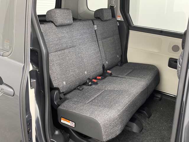 トヨタ シエンタ Z 兵庫県 2022(令4)年 2万km ダークグレー ・純正ディスプレイオーディオ/・Bluetooth/フルセグテレビ/USB/Miracast/Apple car play/Android Auto/・全方位カメラ/・Toyota Safety Sense/・プリクラッシュセーフティ/・レーントレーシングアシスト［LTA］/・レーンディパーチャーアラート［LDA］/・アダプティブハイビームシステム［AHS］/・ロードサインアシスト［RSA］/・プロアクティブドライビングアシスト［PDA］/・発進遅れ告知機能［TMN］/・ブラインドスポットモニター/・パーキングサポートブレーキ（前後方静止物）/・パーキングサポートブレーキ（後方接近車両）/・前後クリアランスソナー/・両側パワースライドドア/・リアシートリマインダー/・ロールサンシェード/・電動格納ミラー/・ステアリングリモコン/・LEDオートライト/・ドアミラーヒーター/・W＋サイドエアバッグ/・カーテンエアバッグ/・ビルドインETC2.0/・スマートキー