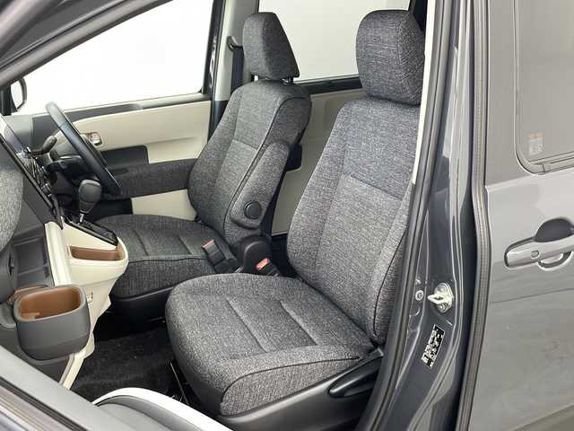 トヨタ シエンタ Z 兵庫県 2022(令4)年 2万km ダークグレー ・純正ディスプレイオーディオ/・Bluetooth/フルセグテレビ/USB/Miracast/Apple car play/Android Auto/・全方位カメラ/・Toyota Safety Sense/・プリクラッシュセーフティ/・レーントレーシングアシスト［LTA］/・レーンディパーチャーアラート［LDA］/・アダプティブハイビームシステム［AHS］/・ロードサインアシスト［RSA］/・プロアクティブドライビングアシスト［PDA］/・発進遅れ告知機能［TMN］/・ブラインドスポットモニター/・パーキングサポートブレーキ（前後方静止物）/・パーキングサポートブレーキ（後方接近車両）/・前後クリアランスソナー/・両側パワースライドドア/・リアシートリマインダー/・ロールサンシェード/・電動格納ミラー/・ステアリングリモコン/・LEDオートライト/・ドアミラーヒーター/・W＋サイドエアバッグ/・カーテンエアバッグ/・ビルドインETC2.0/・スマートキー