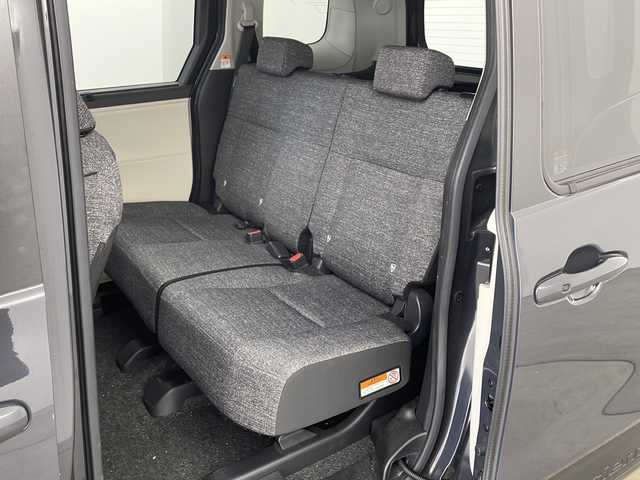 トヨタ シエンタ Z 兵庫県 2022(令4)年 2万km ダークグレー ・純正ディスプレイオーディオ/・Bluetooth/フルセグテレビ/USB/Miracast/Apple car play/Android Auto/・全方位カメラ/・Toyota Safety Sense/・プリクラッシュセーフティ/・レーントレーシングアシスト［LTA］/・レーンディパーチャーアラート［LDA］/・アダプティブハイビームシステム［AHS］/・ロードサインアシスト［RSA］/・プロアクティブドライビングアシスト［PDA］/・発進遅れ告知機能［TMN］/・ブラインドスポットモニター/・パーキングサポートブレーキ（前後方静止物）/・パーキングサポートブレーキ（後方接近車両）/・前後クリアランスソナー/・両側パワースライドドア/・リアシートリマインダー/・ロールサンシェード/・電動格納ミラー/・ステアリングリモコン/・LEDオートライト/・ドアミラーヒーター/・W＋サイドエアバッグ/・カーテンエアバッグ/・ビルドインETC2.0/・スマートキー