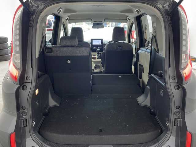 トヨタ シエンタ Z 兵庫県 2022(令4)年 2万km ダークグレー ・純正ディスプレイオーディオ/・Bluetooth/フルセグテレビ/USB/Miracast/Apple car play/Android Auto/・全方位カメラ/・Toyota Safety Sense/・プリクラッシュセーフティ/・レーントレーシングアシスト［LTA］/・レーンディパーチャーアラート［LDA］/・アダプティブハイビームシステム［AHS］/・ロードサインアシスト［RSA］/・プロアクティブドライビングアシスト［PDA］/・発進遅れ告知機能［TMN］/・ブラインドスポットモニター/・パーキングサポートブレーキ（前後方静止物）/・パーキングサポートブレーキ（後方接近車両）/・前後クリアランスソナー/・両側パワースライドドア/・リアシートリマインダー/・ロールサンシェード/・電動格納ミラー/・ステアリングリモコン/・LEDオートライト/・ドアミラーヒーター/・W＋サイドエアバッグ/・カーテンエアバッグ/・ビルドインETC2.0/・スマートキー