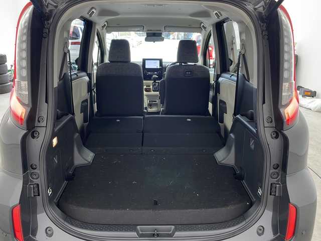 トヨタ シエンタ Z 兵庫県 2022(令4)年 2万km ダークグレー ・純正ディスプレイオーディオ/・Bluetooth/フルセグテレビ/USB/Miracast/Apple car play/Android Auto/・全方位カメラ/・Toyota Safety Sense/・プリクラッシュセーフティ/・レーントレーシングアシスト［LTA］/・レーンディパーチャーアラート［LDA］/・アダプティブハイビームシステム［AHS］/・ロードサインアシスト［RSA］/・プロアクティブドライビングアシスト［PDA］/・発進遅れ告知機能［TMN］/・ブラインドスポットモニター/・パーキングサポートブレーキ（前後方静止物）/・パーキングサポートブレーキ（後方接近車両）/・前後クリアランスソナー/・両側パワースライドドア/・リアシートリマインダー/・ロールサンシェード/・電動格納ミラー/・ステアリングリモコン/・LEDオートライト/・ドアミラーヒーター/・W＋サイドエアバッグ/・カーテンエアバッグ/・ビルドインETC2.0/・スマートキー