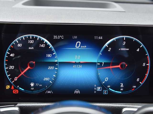 メルセデス・ベンツ Ｍ・ベンツ ＧＬＢ２００ｄ 4マチック AMGライン 和歌山県 2022(令4)年 4.2万km 赤 レザーエクスクルーシブパッケージ/アドバンスドパッケージ/レーダーセーフティパッケージ/パノラマSR/ヘッドアップディスプレイ/オートテールゲート/純正ナビ/360度カメラ/フルセグTV/キーレスゴー/アンビエントライト/パドルシフト/純19incAW/LEDヘッドライト/ETC/保証書/取扱説明書/スペアキー