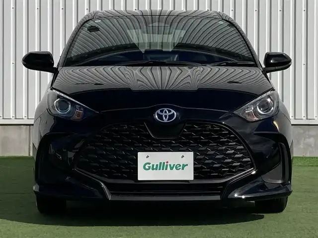トヨタ ヤリス X 香川県 2024(令6)年 0.9万km ブラック 純正ディスプレイオーディオ/→AM/FM/Bluetooth/バックカメラ/ビルトインETC2.0/衝突軽減ブレーキ/コーナーセンサー/オートハイビーム/横滑り防止装置/レーンキープアシスト/純正フロアマット/ステアリングスイッチ/オートライト