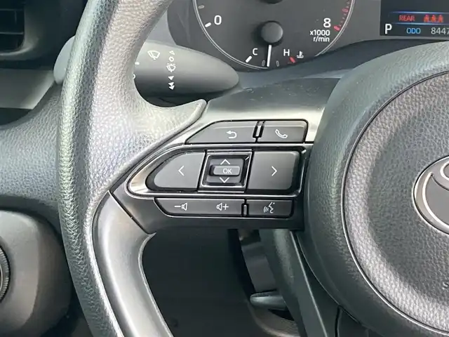トヨタ ヤリス X 香川県 2024(令6)年 0.9万km ブラック 純正ディスプレイオーディオ/→AM/FM/Bluetooth/バックカメラ/ビルトインETC2.0/衝突軽減ブレーキ/コーナーセンサー/オートハイビーム/横滑り防止装置/レーンキープアシスト/純正フロアマット/ステアリングスイッチ/オートライト